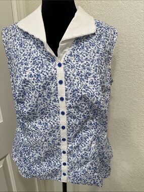 Sleeveless Blue Floral Button-Down Top with Contrast White Collar
